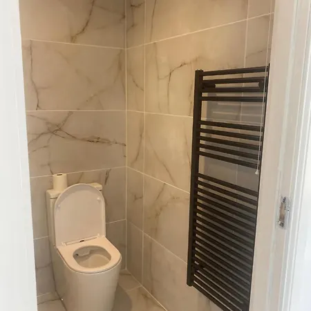 לינה וארוחת בוקר St Columbs House