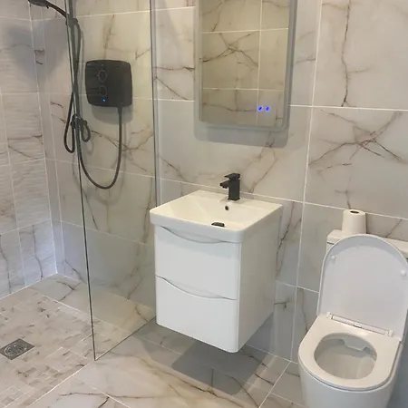 לינה וארוחת בוקר St Columbs House בונקראנה