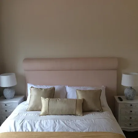 فندق مبيت وإفطار St Columbs House 5*