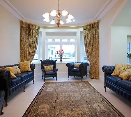 St Columbs House 5* בונקראנה