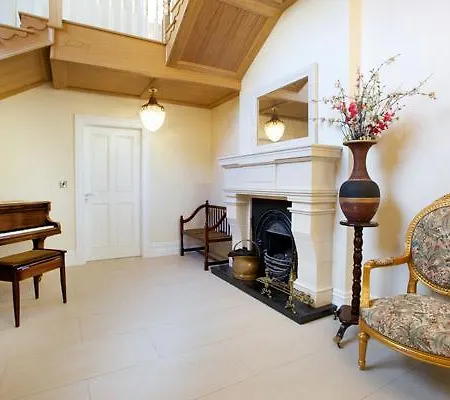 St Columbs House בונקראנה