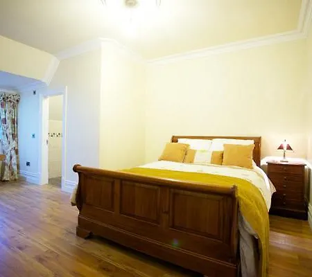 St Columbs House فندق مبيت وإفطار